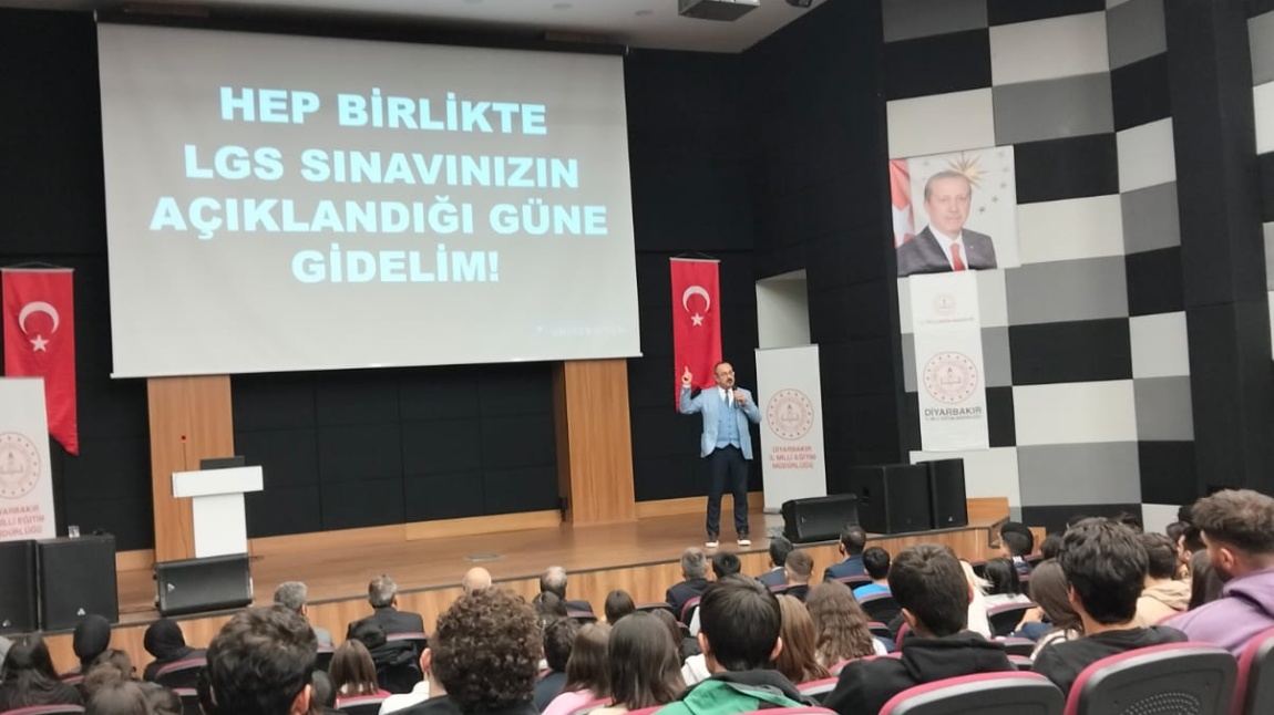 12. Sinif öğrencilerine YKS Sürecinde Bilgilendirme ve Motivasyon Semineri